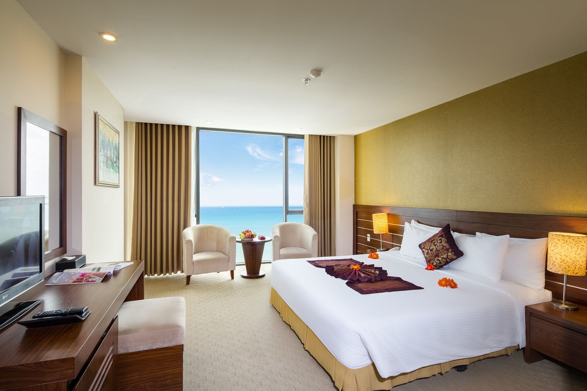 DELUXE, KING BED, OCEAN VIEW