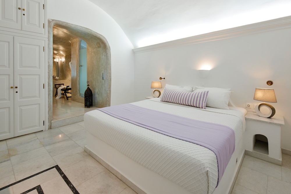 1 Bedroom, Honeymoon, Suite, Queen Bed, Caldera View, Sea View, Jetted Tub