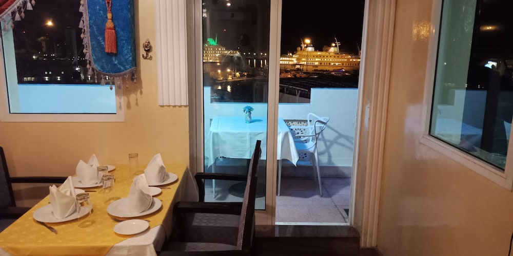 OYO 137 Marina Hotel 45/58