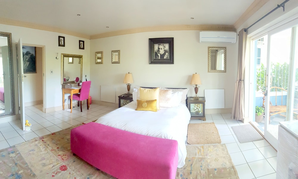 SUITE, GROUND FLOOR