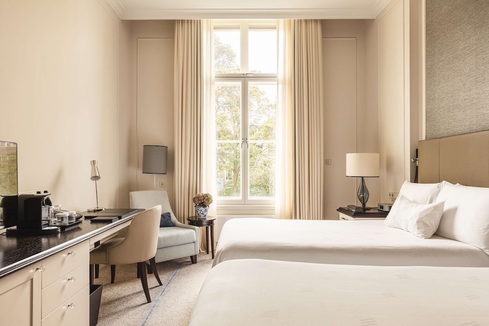 Waldorf Astoria Amsterdam 18/95