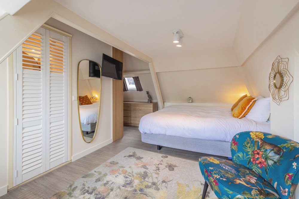 LOT Hotel 6/20