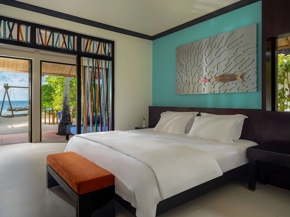 Dhawa Ihuru Maldives 10/69