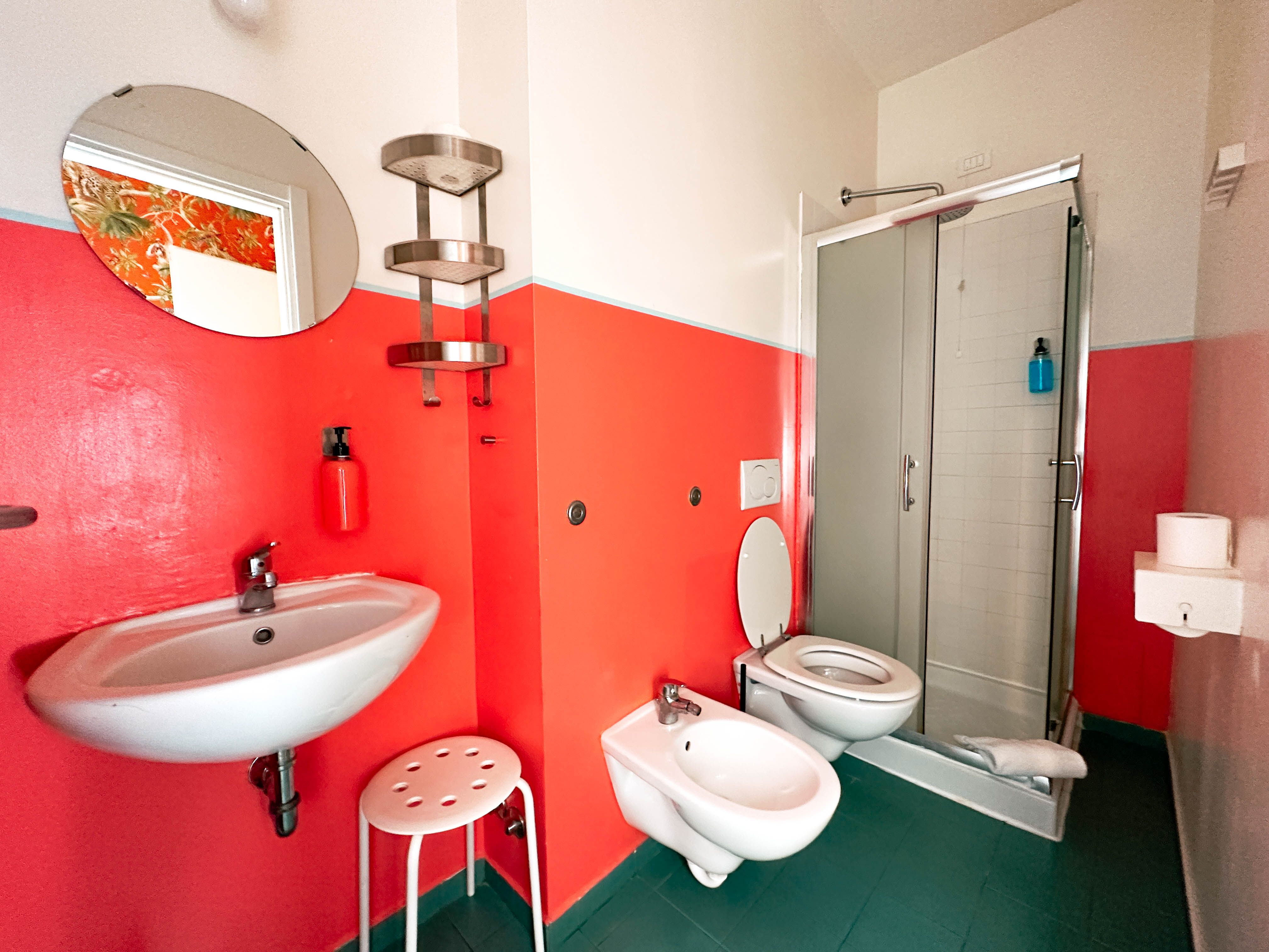 Female Dorm, 8 People
