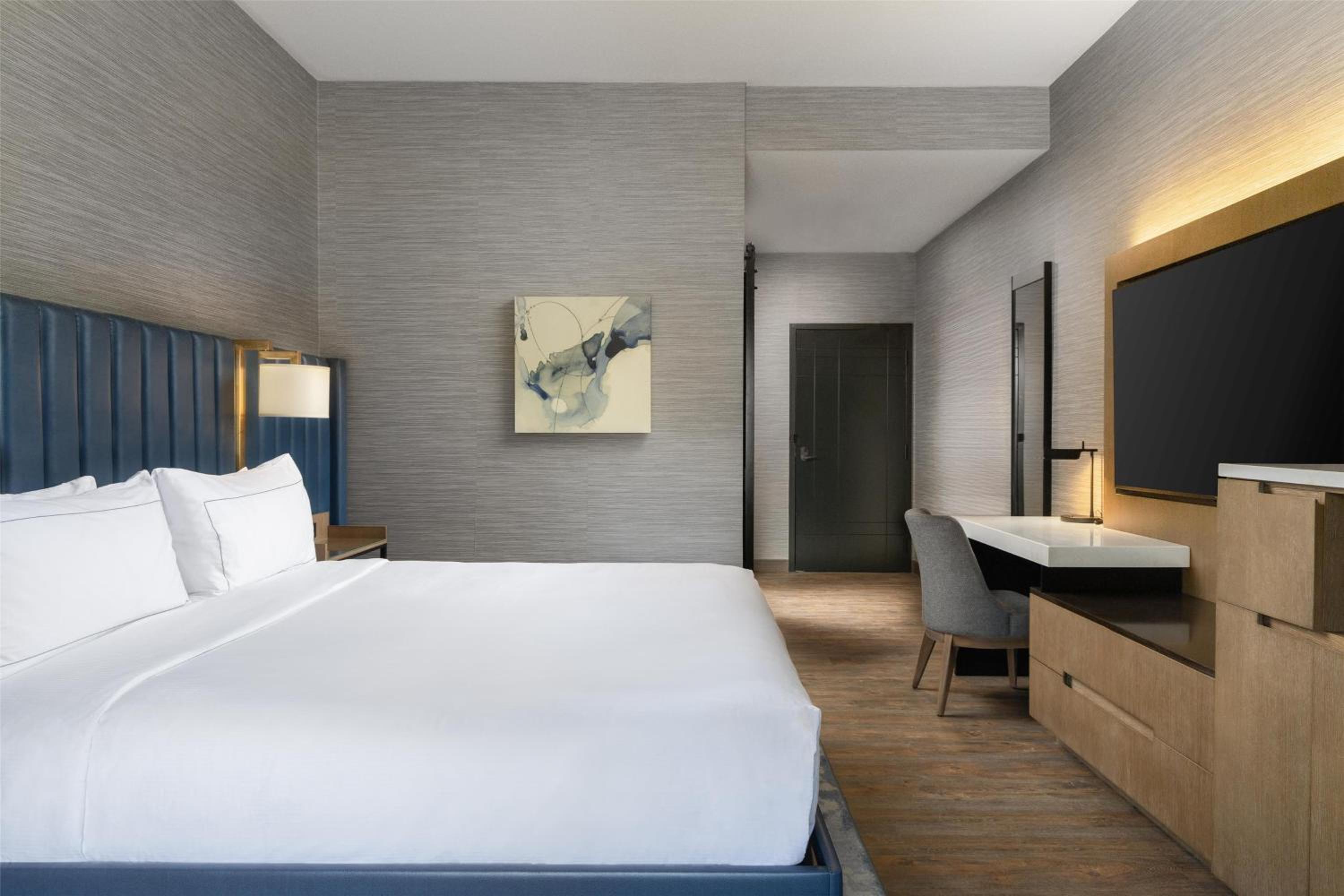 ROOM, KING BED, ACCESSIBLE