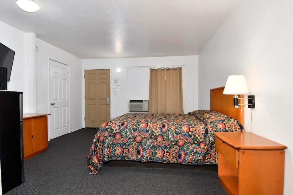 Budget Motel 5/22