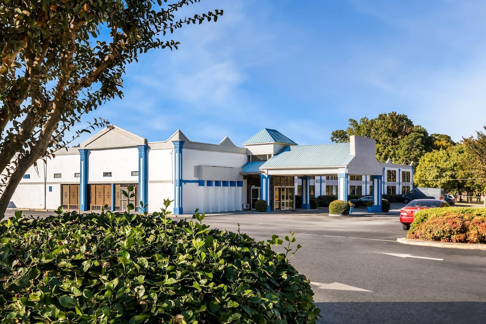 Rodeway Inn Stone Mountain 2/64