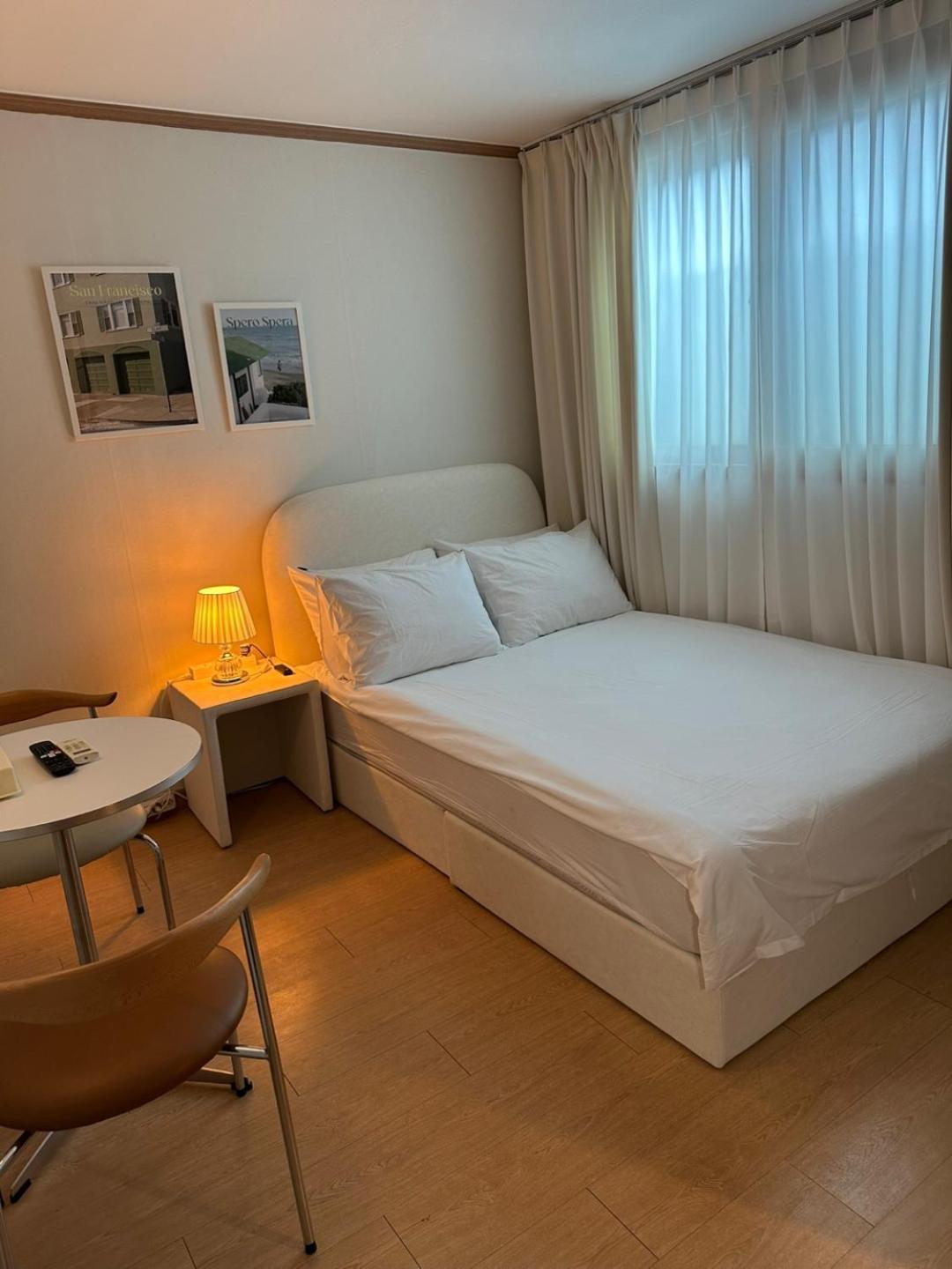 Hotel Icon 11/56