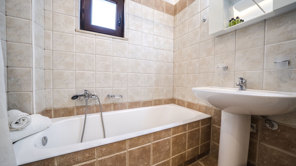 Junior Suite, Bungalow, 3 Beds, Sea View، Forest Park Hotel 5/5