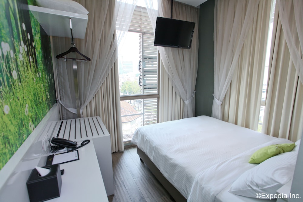 J8 Hotel 37/65