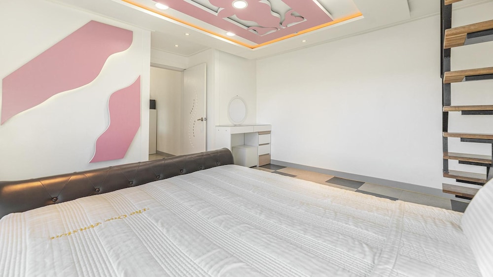 Gyeongju The One Pension 11/50