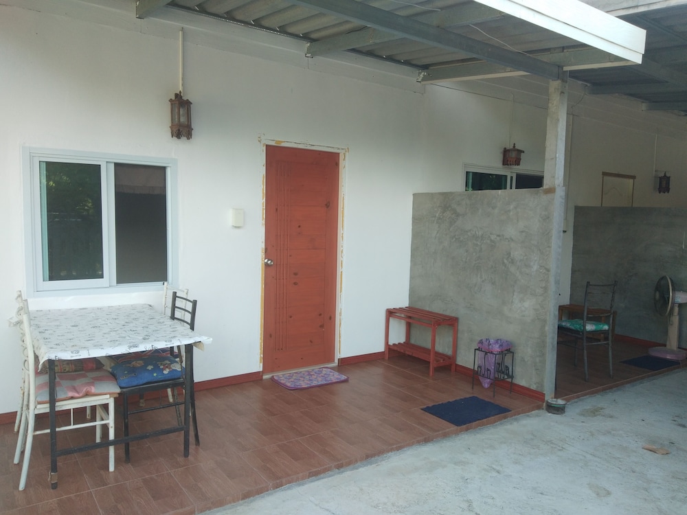 Chomlay Restaurant & Room For Rent 20/27