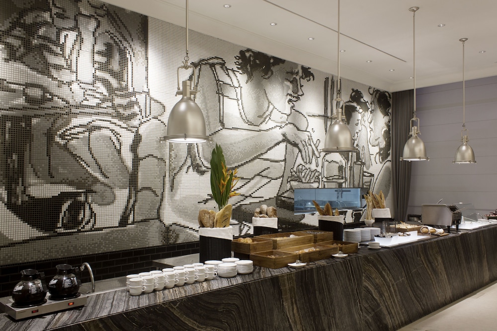 Java Paragon Hotel And Residences 12/76