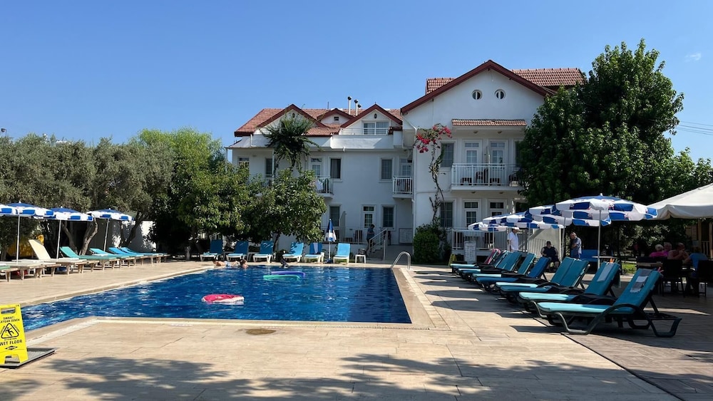 Tugay Hotel 60/67