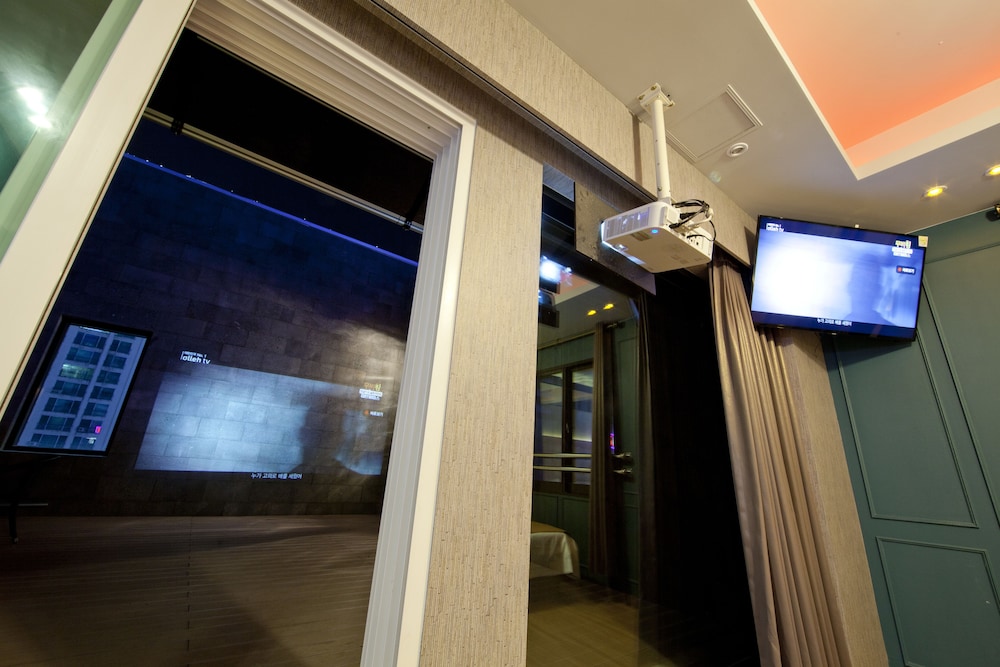 Hotel 109 66/73