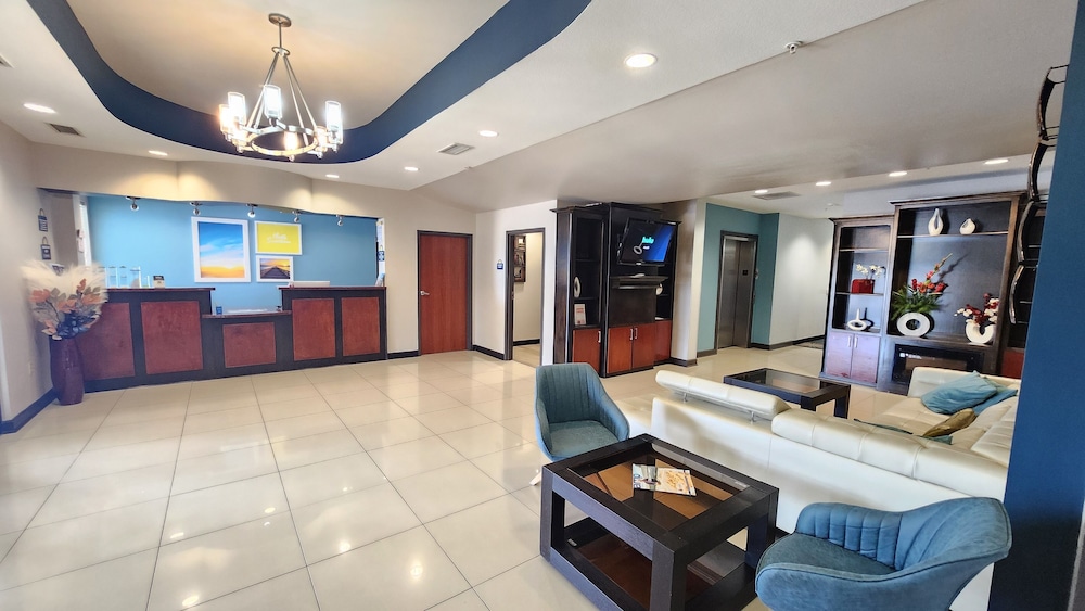Days Inn & Suites By Wyndham Russellville 3/33