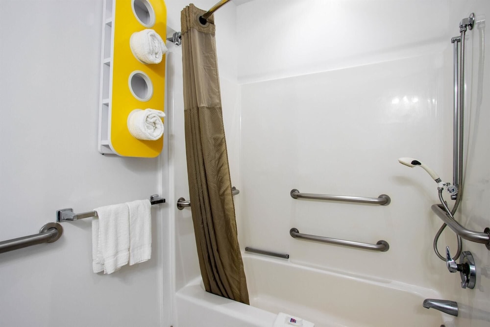 Motel6 El Paso, TX - Southeast 45/45