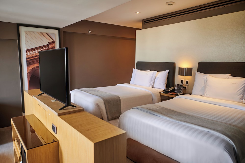 Junior Suite, Multiple Beds, City View