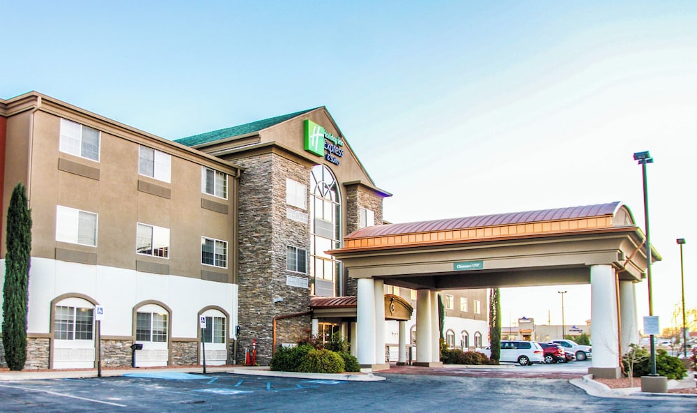 Holiday Inn Express Hotel and Suites Carlsbad 59/65