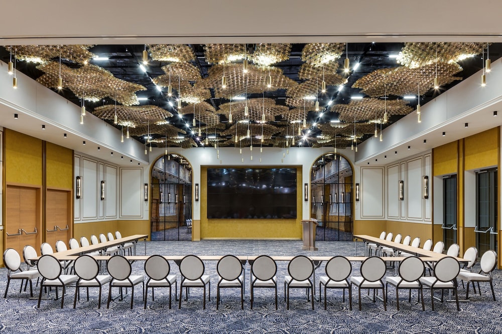 Courtyard By Marriott Cluj-Napoca Downtown 36/46
