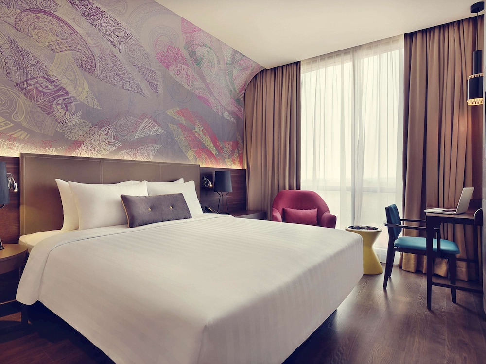 Mercure Karawang 14/66