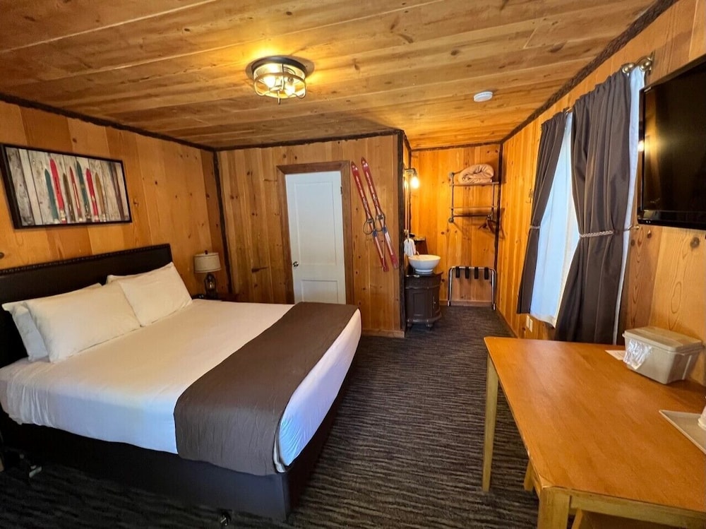 Deluxe, Queen Bed