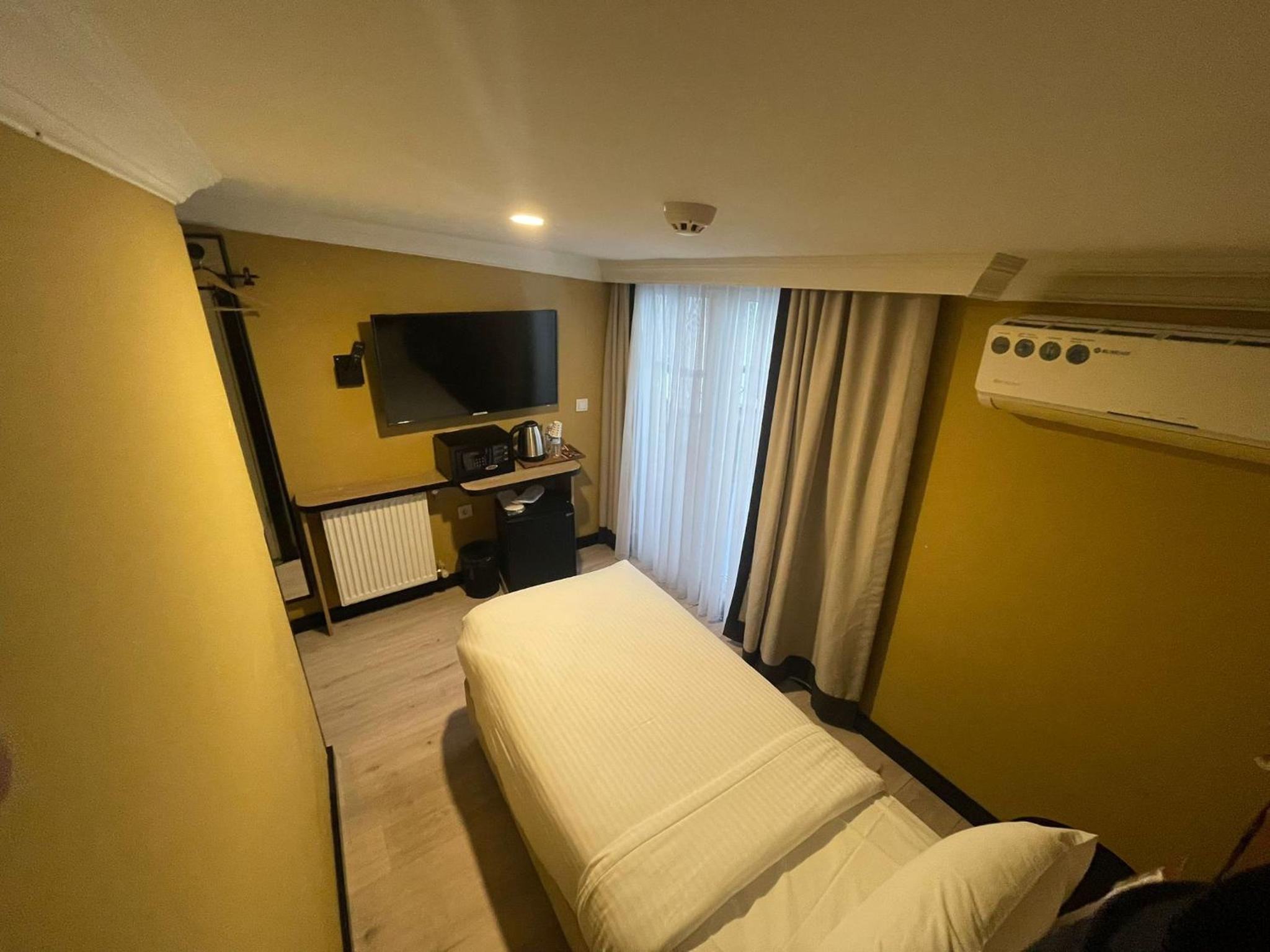 Room, Single, Single Bed, Balcony