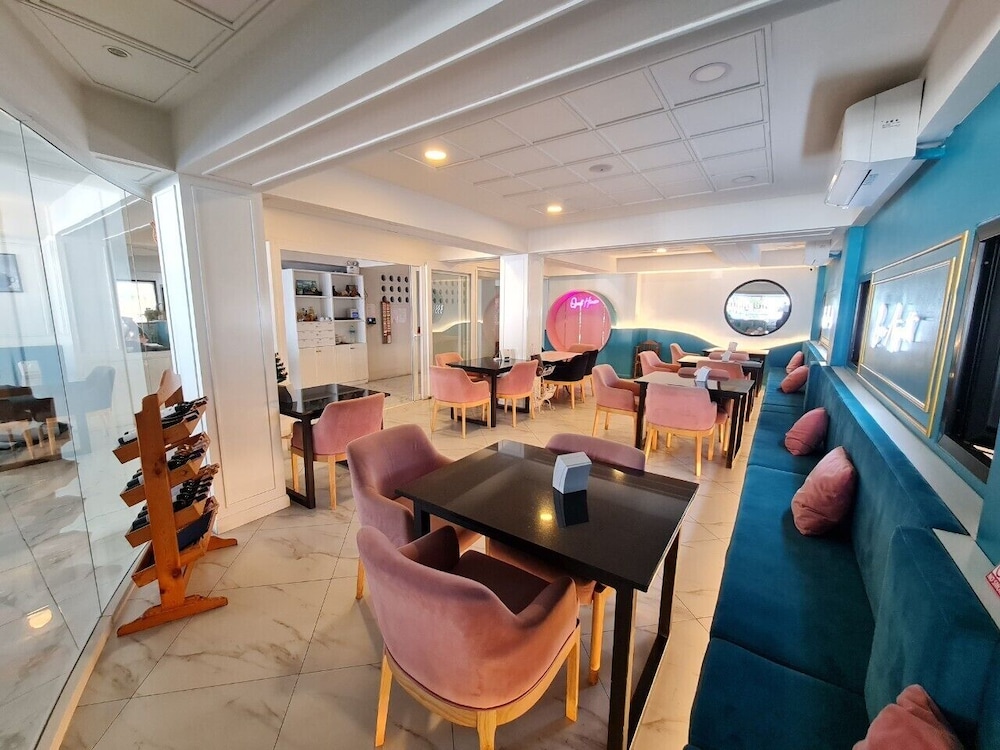 Opal House 38/42