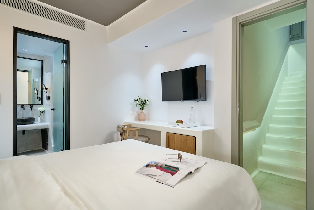 Adorno Beach Hotel and Suites 35/76