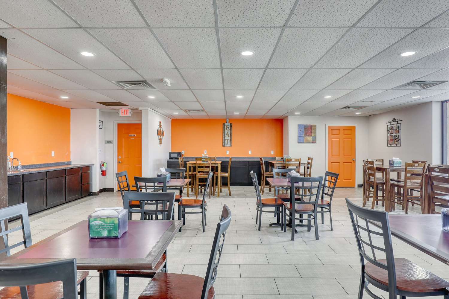Econo Lodge Neenah 35/43