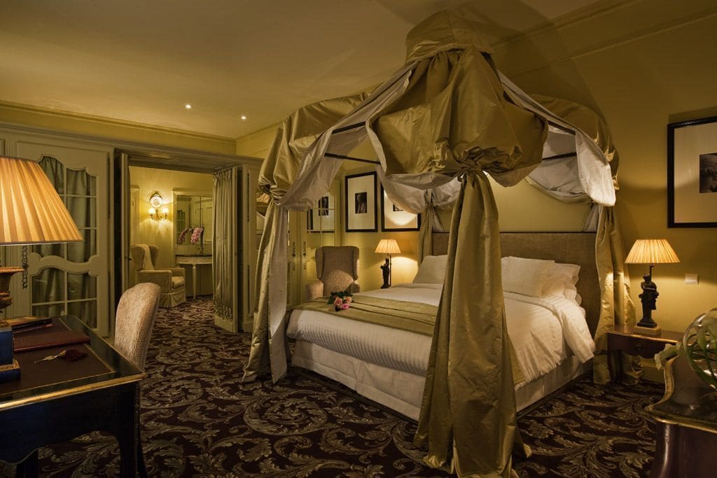 ROYAL, SUITE