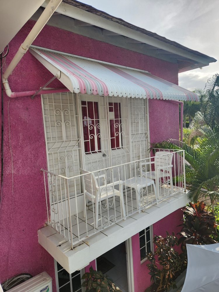 Pinkhibiscus Guest House 2/50