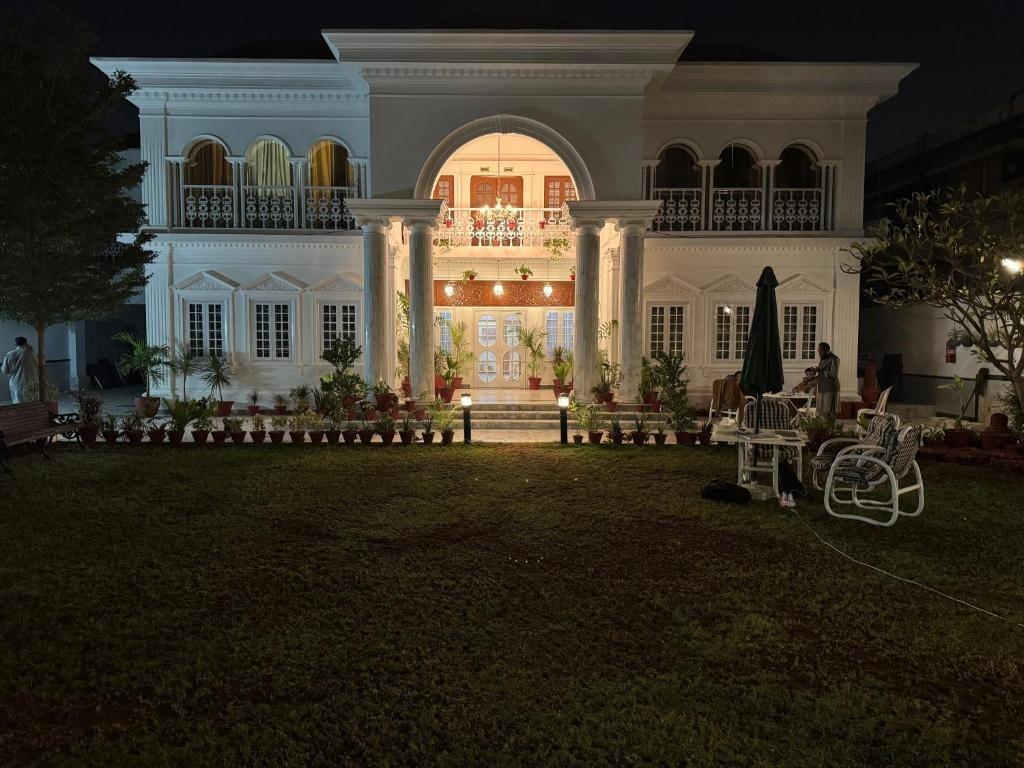 White House Karachi 40/48