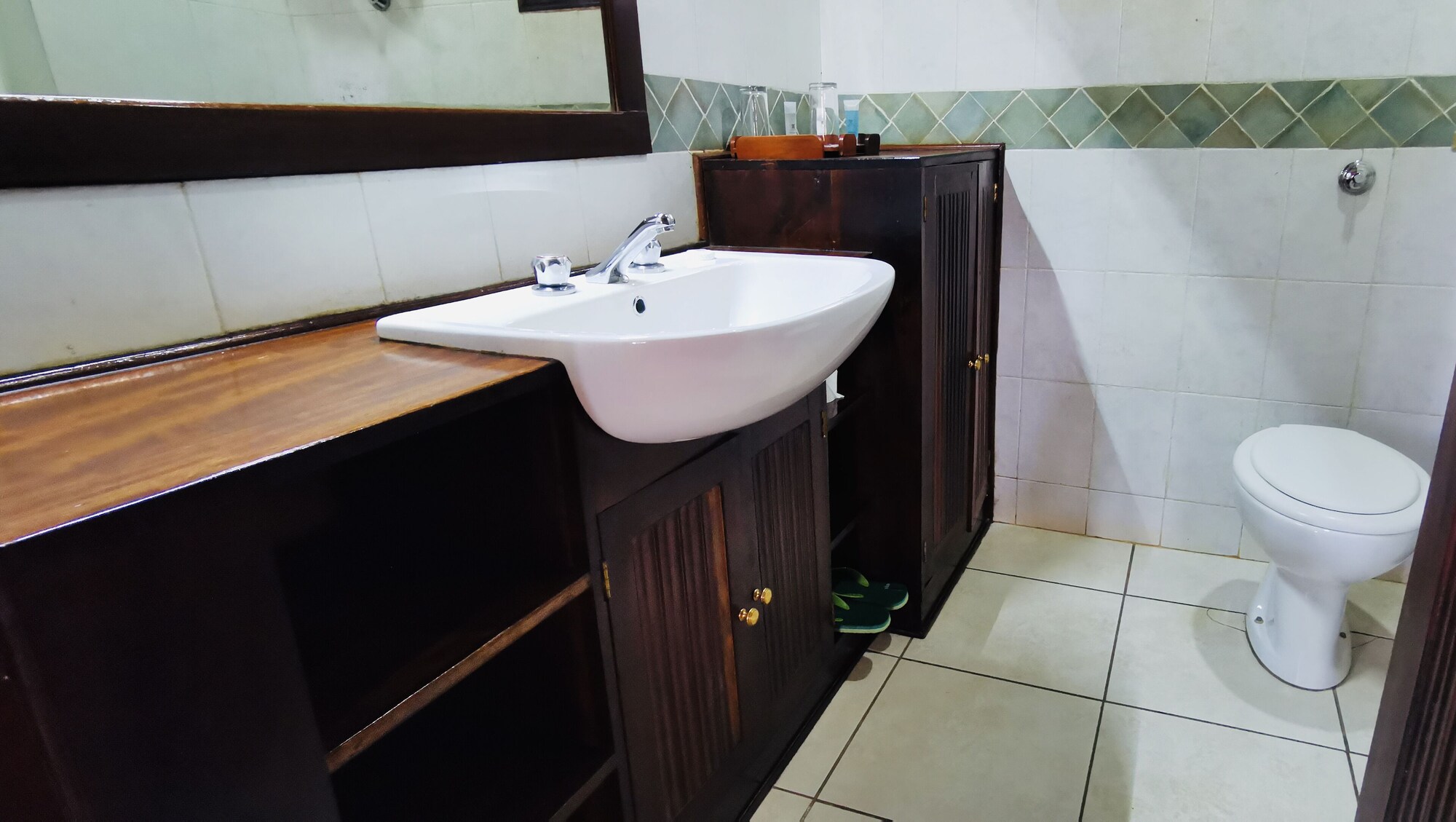 جناح جونيور بسرير كينج، Jinja Nile Resort 2/2