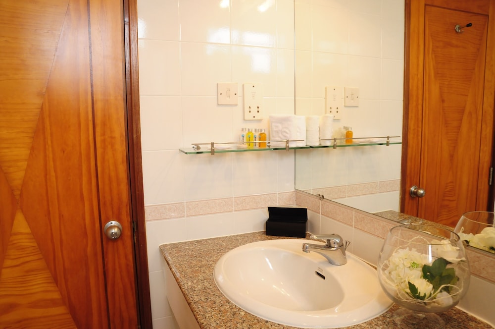 Riverside Serviced Apartments 71/72