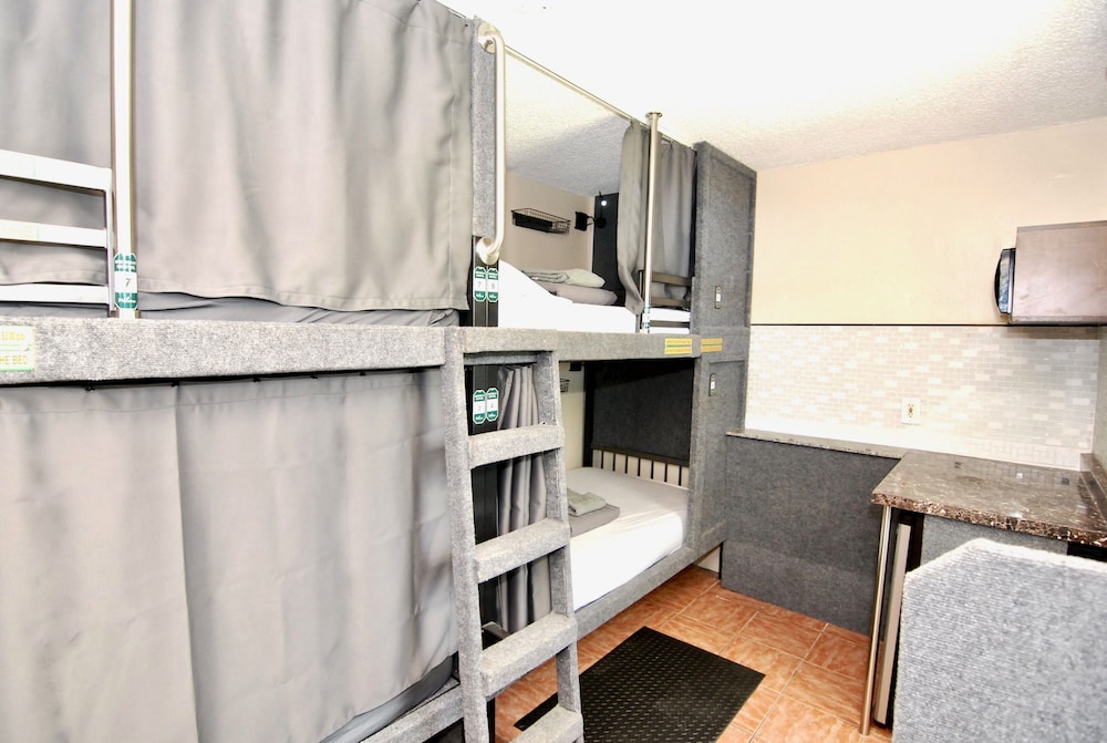 Sheridan Hostel 37/50