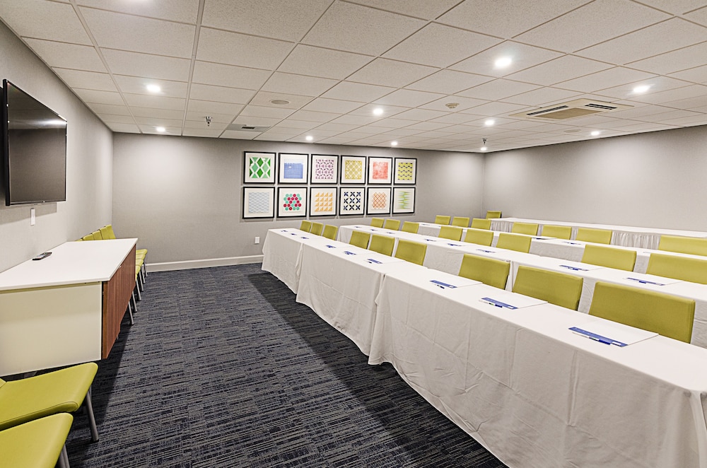 Holiday Inn Express Lexington 50/56