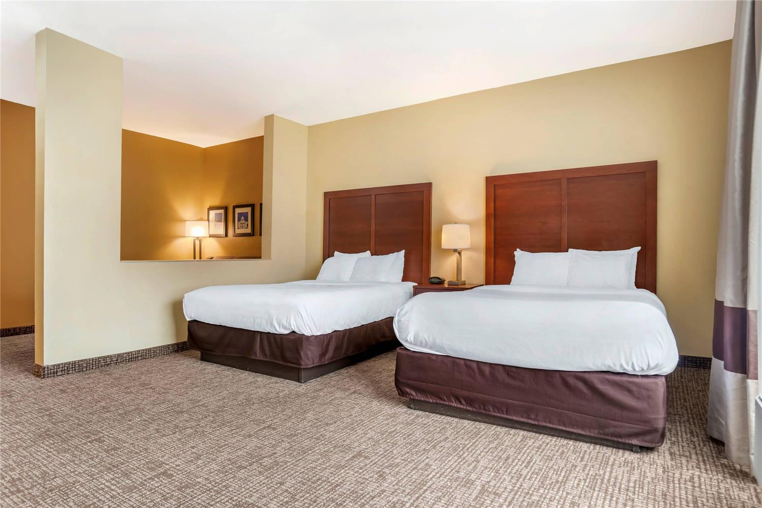 SUITE, 2 QUEEN BEDS