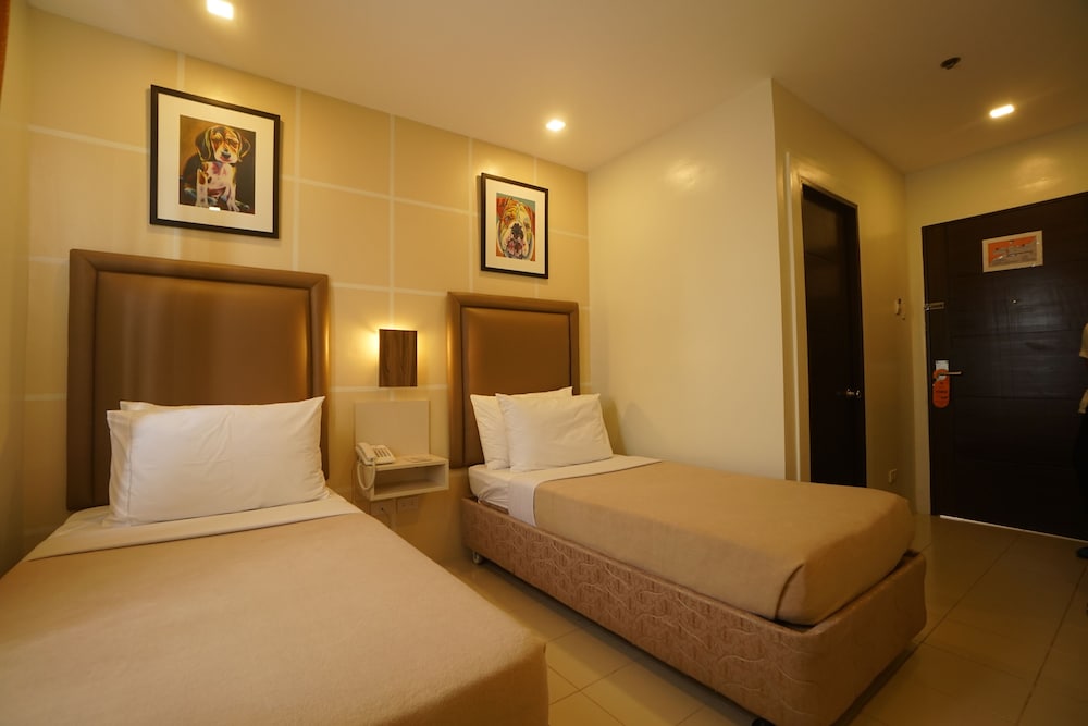 Cebu Uncle Tom's Cabin Hotel 17/66
