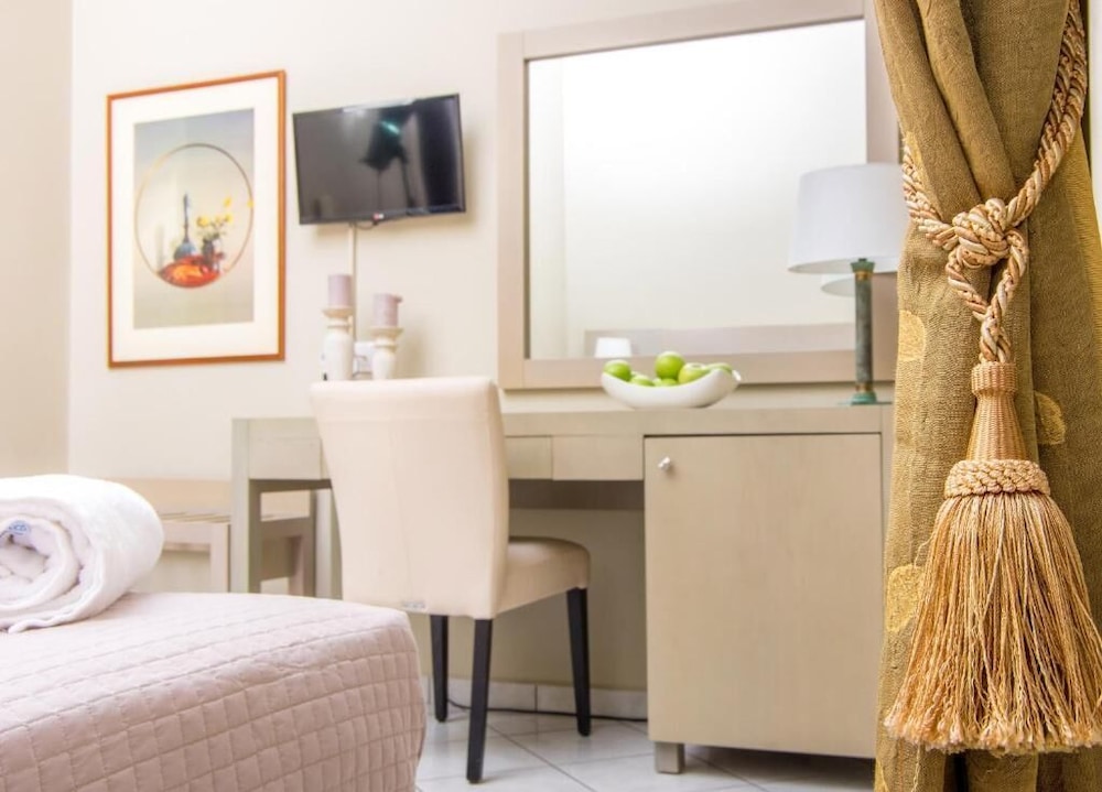 Hotel Diogenis 38/44
