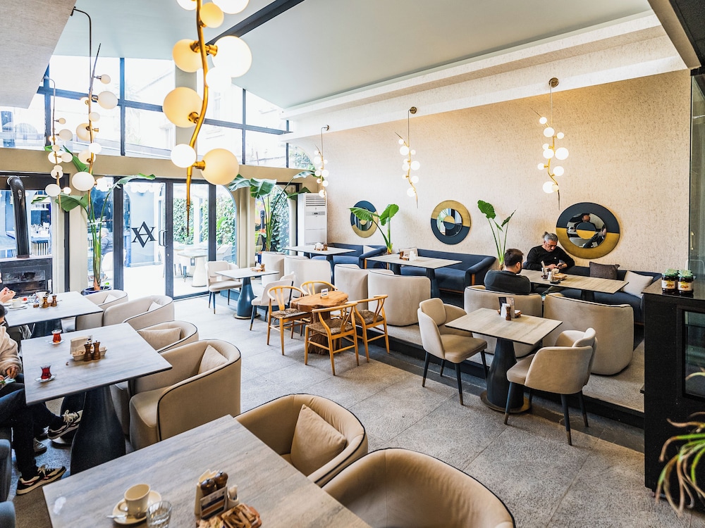 Avenue Hotel 36/46