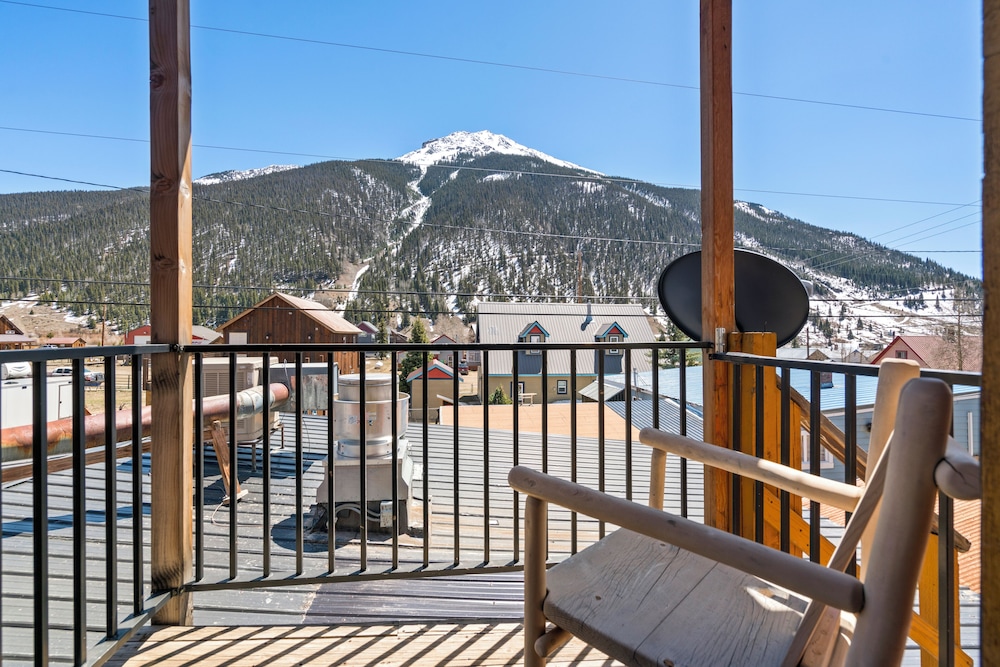 The Bent Elbow Hotel and Restaurant 25/40