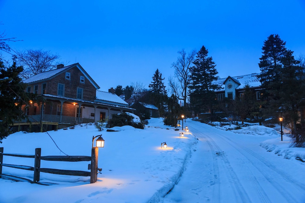 Glasbern Inn 69/72