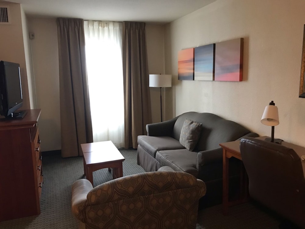 Staybridge Allentown Bethlehem Airport Suites 32/69
