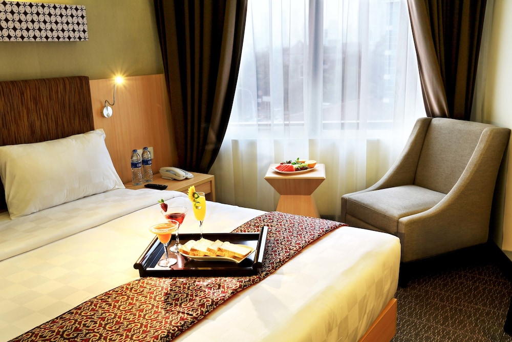 DELUXE, DOUBLE BED, CITY VIEW
