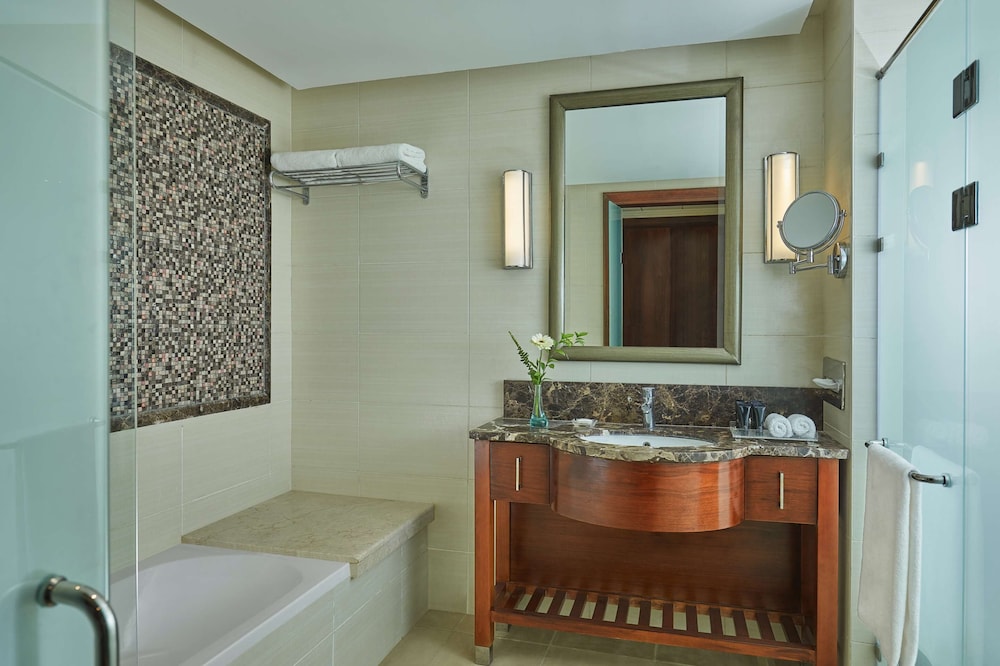 Cairo Pyramids Hotel 50/50