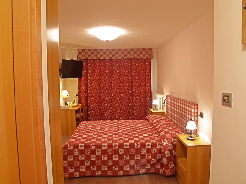 غرفة بسريرين منفصلين، Albergo Punta Zerbion 2/3