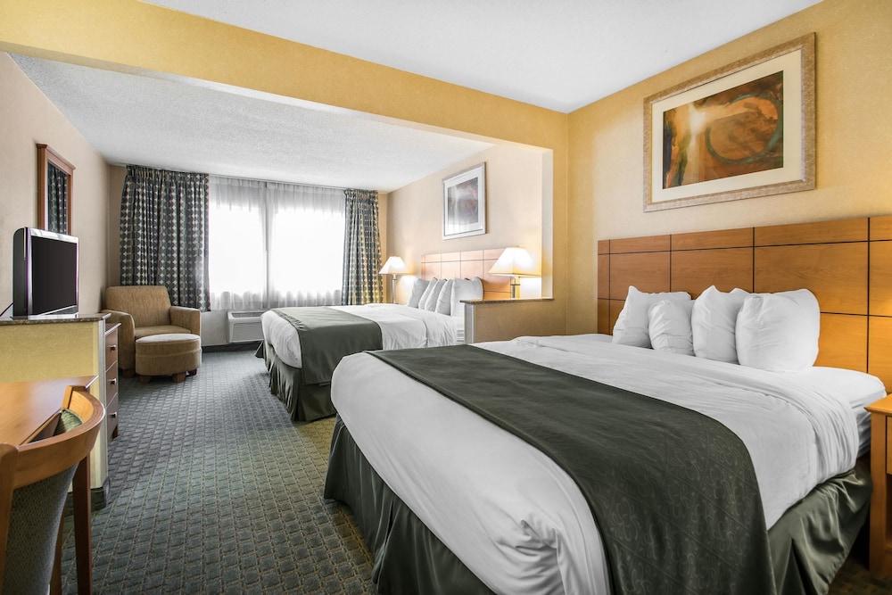 Quality Inn Dubuque On Hwy 20 9/38