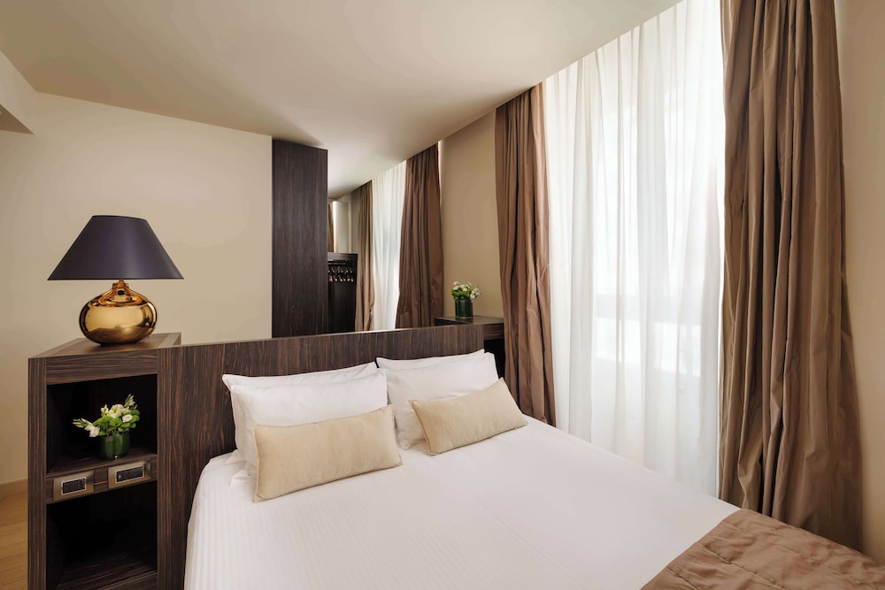 غرفة ديلوكس، Hotel The Square Milano Duomo 2/10