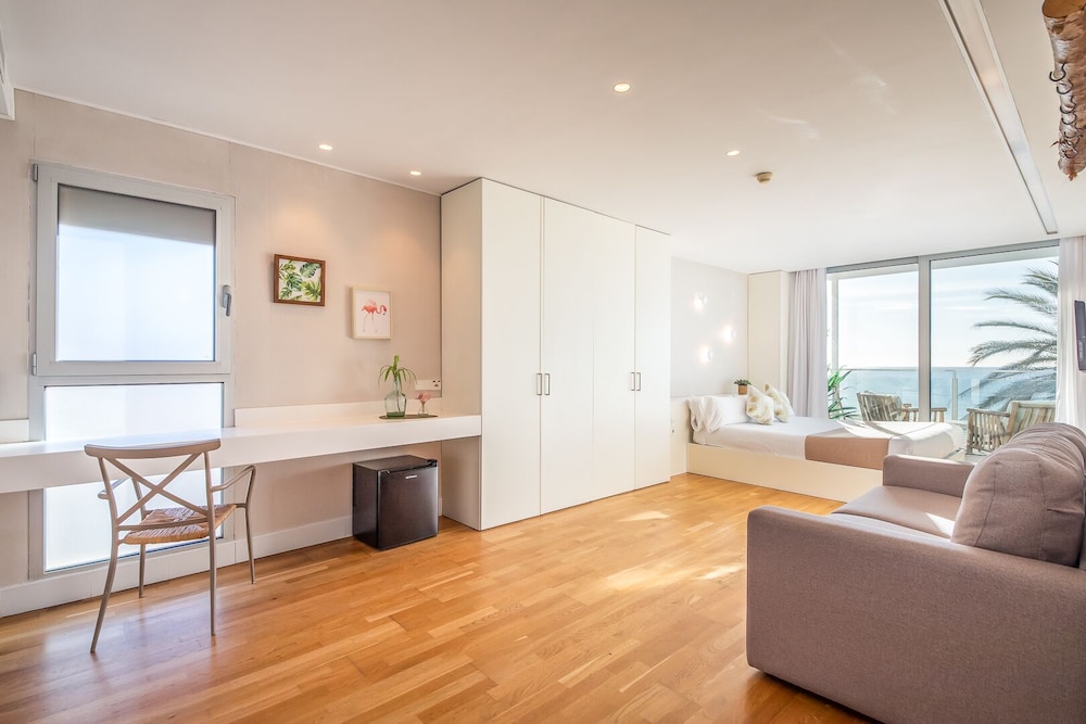 Meraki Beach Hotel Adults Only 25/50